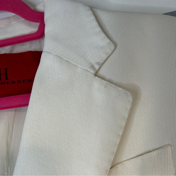 CH Carolina Herrera white single-button blazer. - Picture 3 of 7